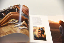 Lade das Bild in den Galerie-Viewer, DIMITRA MILAN-DUNN Kunst- und Poesiebuch „Gold &amp; Grace“.
